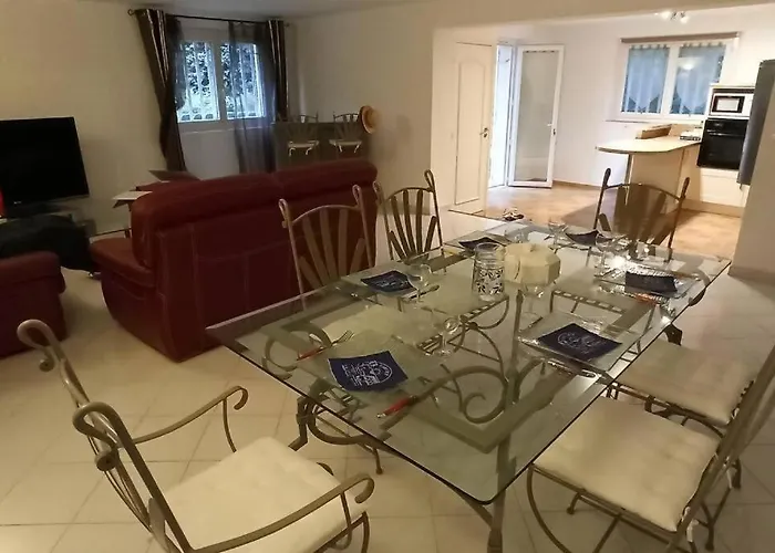 A Louer Rez De Maison Dans Quartier Apartmán