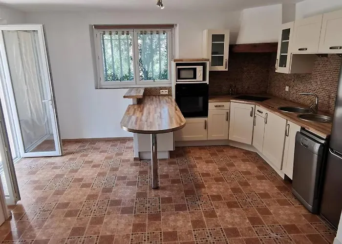 Apartmán A Louer Rez De Maison Dans Quartier Saint-Raphaël